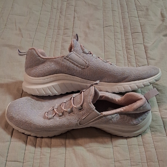 Skechers Gray Sneakers Lightweight Cushioned Design - Picture 4 of 8